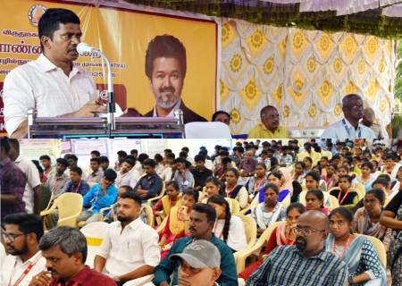 பயிர் சாகுபடியில் ரசாயன உரங்கள் மற்றும் பூச்சி மருந்துகள் பயன்பாட்டினை குறைப்பது குறித்து விவசாயிகளுக்கு நடைபெற்ற தொழில்நுட்ப கருத்தரங்கினை மாவட்ட ஆட்சித்தலைவர்அவர்கள் தொடங்கி வைத்தார்.