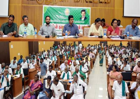 விவசாயிகள் குறைதீர்க்கும் நாள் கூட்டத்தில் 16 விவசாயிகளுக்கு கணினி திருத்த பட்டாக்களை மாவட்ட ஆட்சித்தலைவர்  அவர்கள் வழங்கினார்.