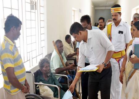 மக்கள் குறைதீர்க்கும் நாள் கூட்டத்தில் 59 பயனாளிகளுக்கு இ-பட்டாவினை மாவட்ட ஆட்சித்தலைவர் அவர்கள் வழங்கினார்.