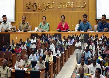 சட்டம் ஒழுங்கு மற்றும் சாலை பாதுகாப்பு குறித்து மாவட்ட ஆட்சித்தலைவர் அவர்கள் தலைமையில் அனைத்துத் துறை அலுவலர்களுடன் ஆய்வுக்கூட்டம் நடைபெற்றது.