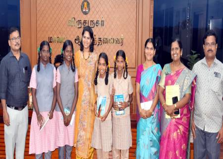 "திசை- தமிழை அறிவோம்" தமிழி வரி வடிவங்களை அறிதல் பயிற்சி பெற்று 1330 திருக்குறளை தமிழி வடிவத்தில் எழுதிய மாணவிகள் மாவட்ட ஆட்சித்தலைவர் , அவர்களை  சந்தித்து வாழ்த்து பெற்றனர்.