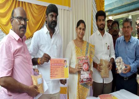 கூட்டுறவு சிறப்பு அங்காடிகள் மூலம் கிலோ ரூ.30-க்கு சன்னரக அரிசி விற்பனை திட்டத்தினை மாவட்ட ஆட்சித்தலைவர்  அவர்கள் தொடங்கி வைத்தார்.