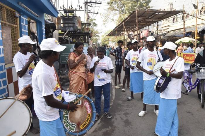 வாக்களிப்பதன் அவசியம் குறித்து வாக்காளர் மத்தியில் கிராமிய கலைகள் மூலம் விழிப்புணர்வு ஏற்படுத்தும் விழிப்புணர்வு கலை நிகழ்ச்சி