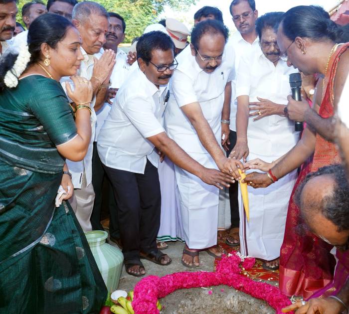 சிவகாசி சாட்சியாபுரத்தில் நெடுஞ்சாலைகள் மற்றும் சிறு துறைமுகங்கள் துறை(இரயில்வே திட்டப்பணிகள்) சார்பில், புதிய இரயில்வே மேம்பாலம் கட்டுவதற்கு,  அடிக்கல் நாட்டி பணிகள் துவக்கம்  