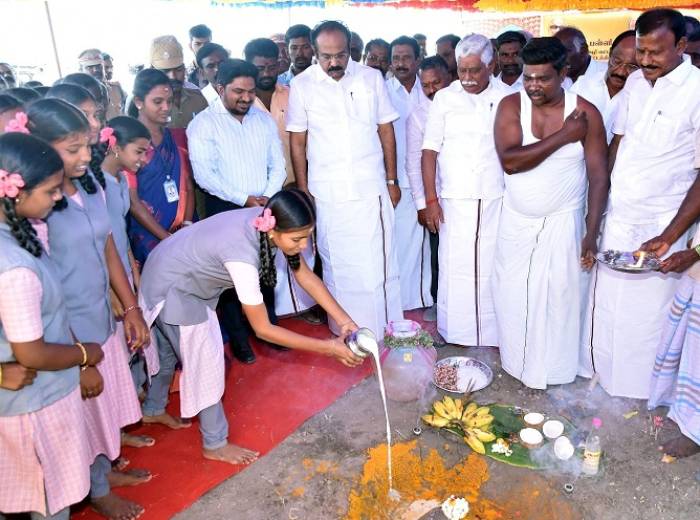 தந்தை பெரியார் நினைவு சமத்துவபுரம் மற்றும் ஒட்டுமொத்த ஒப்படைக்கப்பட்ட வருவாய் நிதி திட்டத்தின் கீழ் ஊராட்சி ஒன்றிய பேருந்து நிலையம்