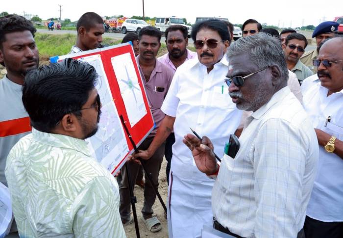 அருப்புக்கோட்டையில்  புறவழிச்சாலை அமைக்கப்பட்டு வரும் பணிகளை அமைச்சர்  அவர்கள் பார்வையிட்டு ஆய்வு செய்தார்