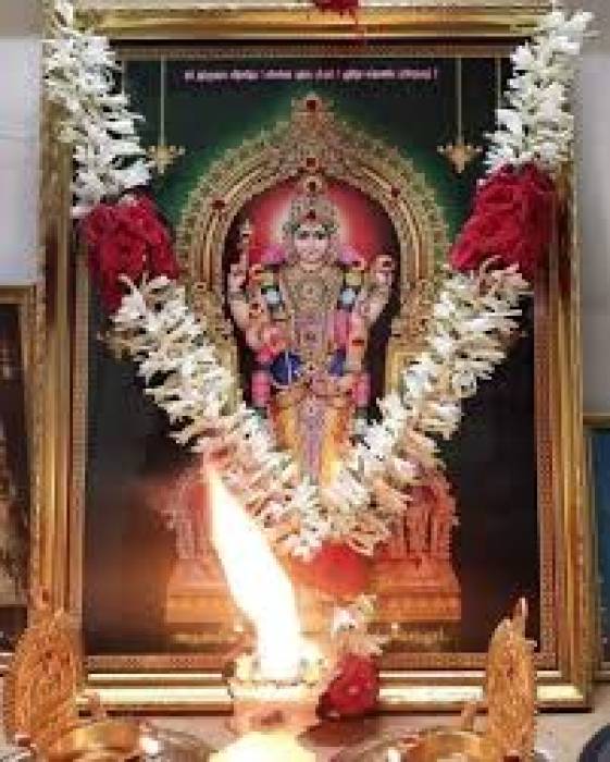 கோயிலில் நிலைவாசலை மிதிக்க கூடாது.