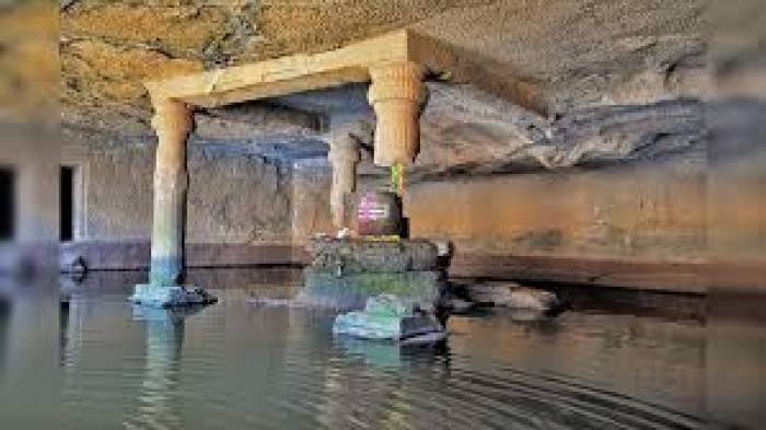 கேதாரேஷ்வார் குகை கோவிலில் உள்ள தூண் விழும் நாள்  கலியுகத்தின் கடைசி நாள் என்று சொல்லப்படுகிறது