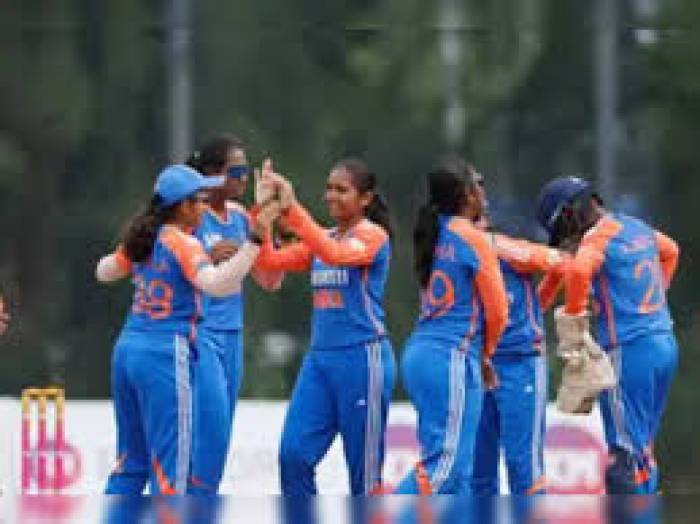 இந்தியா.உலக கோப்பையில்பெண்கள் டி-20'   பைனலுக்கு முன்னேறியது  .