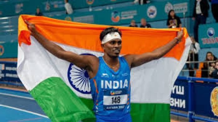 தமிழக வீரர் பிரவீன் சித்ரவேல் தேசிய விளையாட்டு 'டிரிபிள் ஜம்ப்' போட்டியில் தங்கப்பதக்கம் வென்றார்.