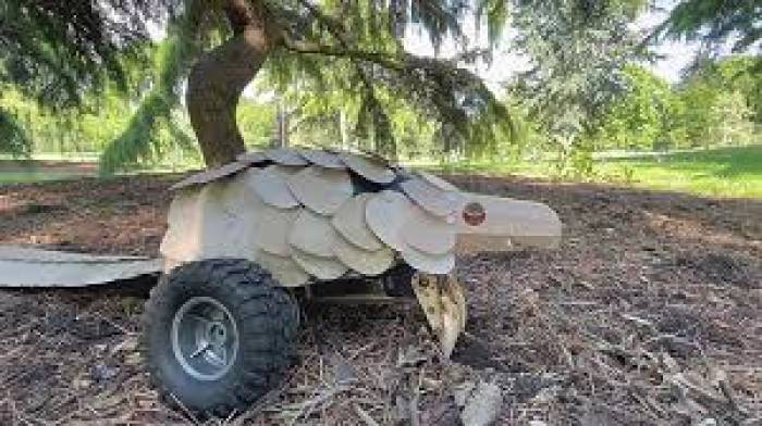 விதைகளை நடும் எறும்புண்ணி ரோபோ