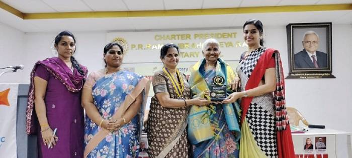 இராஜபாளையம் ரோட்டரி சங்கமும், நாற்று அமைப்பும் இணைந்து மகளீர் தின விழா  கொண்டாட்டம்