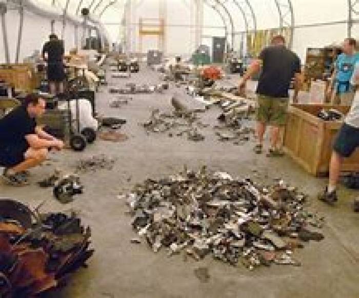 விண்வெளியில் பயனற்ற ஏவுகணை பாகங்கள் .