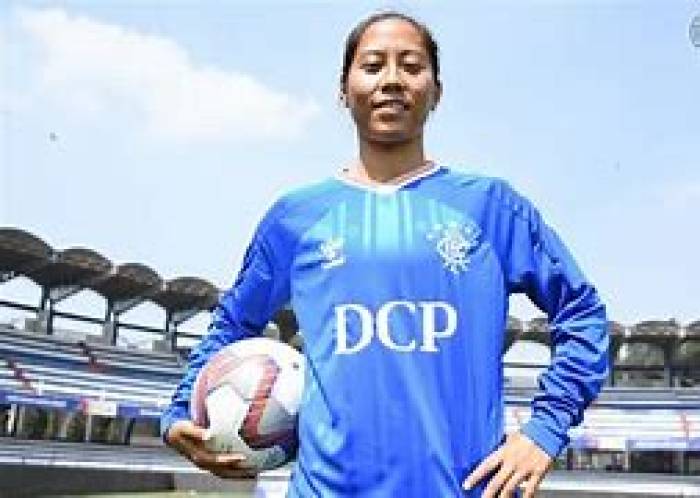 இந்தியாவில், பெண்கள் கால்பந்து லீக் (ஐ.டபிள்யு.எல்.,) பாலா தேவி கோல்.