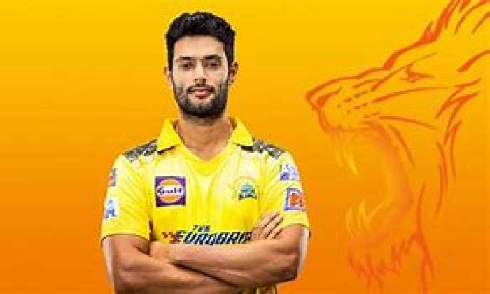 கிரிக்கெட் வீரர் ஷிவம் துபே ,தமிழக விளையாட்டு வீரர்களுக்கு ரூ.7 லட்சம் ஊக்கத்தொகை வழங்கினார்.