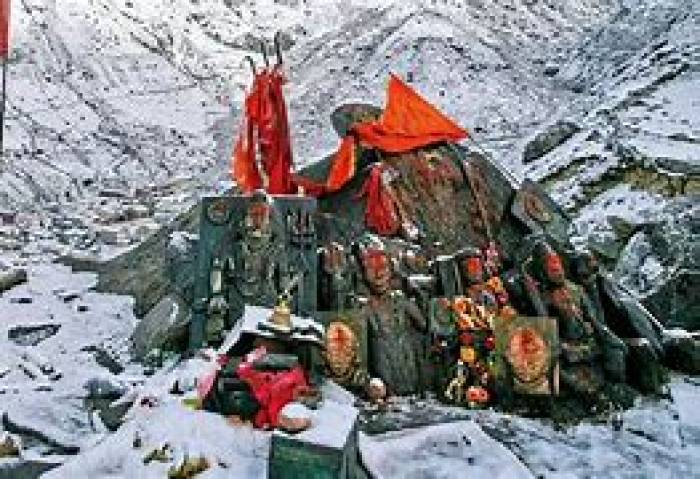 மலை சிகரத்தில் அருளும் பைரவர்