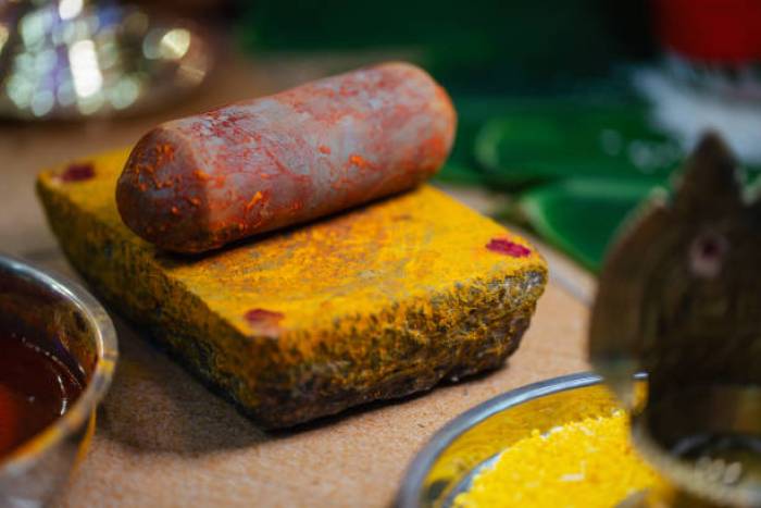 அம்மா படுத்திருக்க, மகள் ஓடித்திரிவாள், 
