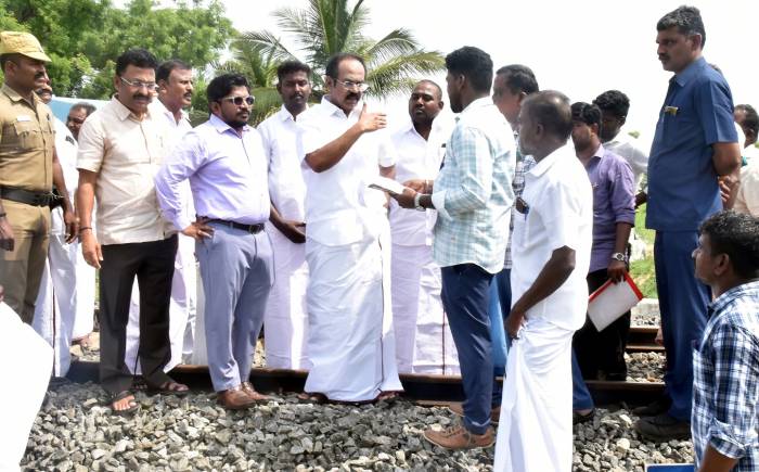 நிதி, சுற்றுச்சூழல் மற்றும் காலநிலை மாற்றத்துறை அமைச்சர்  அவர்கள் மி.புளியங்குளம் கிராமத்தில் ரயில்வே சுரங்கப்பாதை அமைப்பது தொடர்பாக ஆய்வு மேற்கொண்டார்.