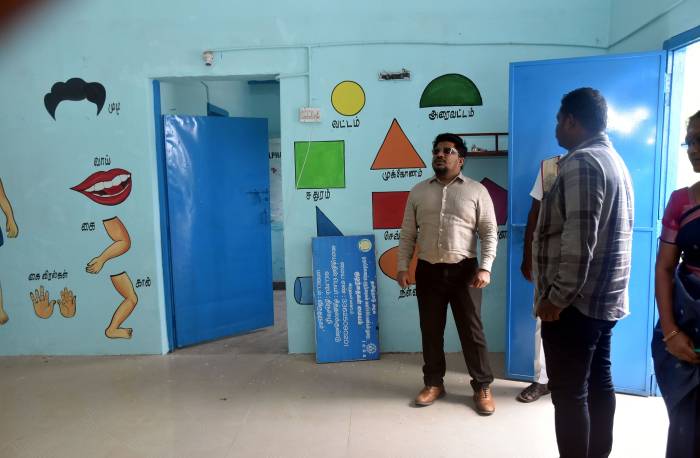 திருச்சுழி  மற்றும் நரிக்குடி ஊராட்சி  ஒன்றியத்திற்குட்பட்ட  பல்வேறு பகுதிகளில் நடைபெற்று வரும் வளர்ச்சி பணிகள் குறித்து  மாவட்ட ஆட்சித்தலைவர் அவர்கள் நேரில் சென்று  பார்வையிட்டு ஆய்வு செய்தார்.