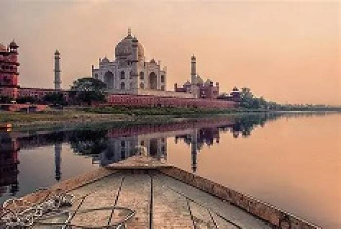 யமுனை ஆறு கடலில் கலப்பதில்லை.