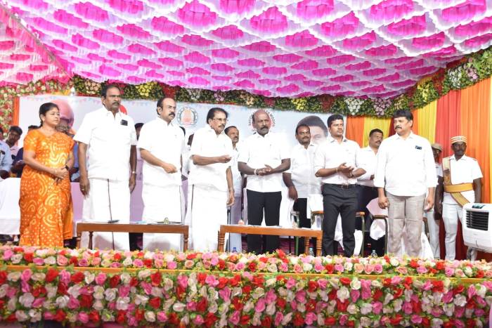மருத்துவம் மற்றும் மக்கள் நல்வாழ்வுத்துறை சார்பில், மாவட்டத்தின் பல்வேறு பகுதிகளில்14  புதிய மருத்துவ கட்டடங்களை  அமைச்சர் பெருமக்கள் பொதுமக்களின் பயன்பாட்டிற்கு திறந்து வைத்தனர்.