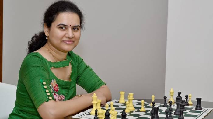 இந்தியாவின் ஹம்பி உலக கோப்பை செஸ் தொடரில்  வெற்றி பெற்று அரையிறுதிக்குள் நுழைந்தார்.