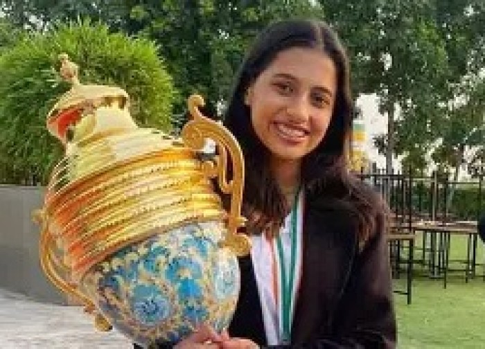 செஸ் உலககோப்பையை மஹாராஷ்டிராவின் நாக்பூரை சேர்ந்த திவ்யா 19 வயது  திவ்யா தேஷ்முக் வென்றார்.