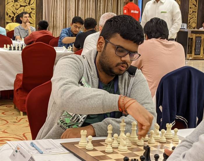 தமிழகத்தின் சென்னையை சேர்ந்த ரோகித் கிருஷ்ணா இந்தியாவின் புதிய செஸ் கிராண்ட் மாஸ்டர் ஆனார்.