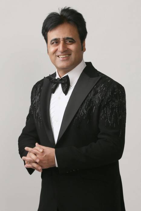 2,000 ரூபாய்க்கு தொழில் தொடங்கி, வீடு வீடாகச் சென்று ஹேர் ஆயில் விற்று, இப்போது ரூ. 1,65,10,00,000 சம்பாதிக்கும் நபர்