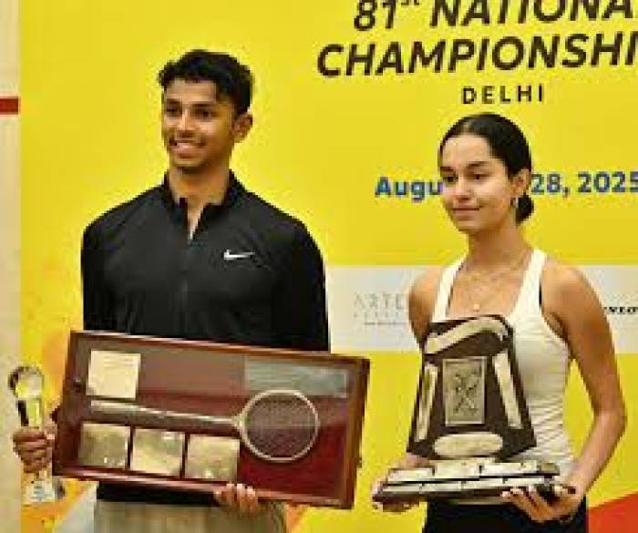 வேலவன் செந்தில்குமார்,அனா ஹத்சிங்,  தேசிய ஸ்குவாஷ் தொடரில் சாம்பியன் பட்டம் வென்றனர்.