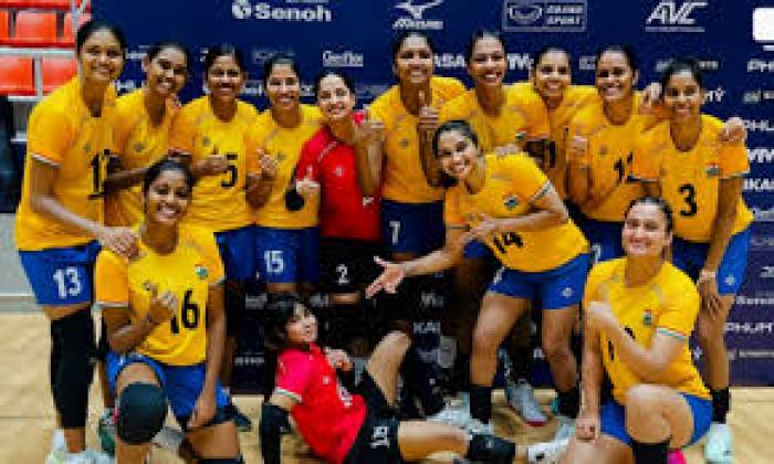 16 வயதுக்குட் பட்டோருக்கான பெண்கள் ஆசிய வாலிபால்3 போட்டியிலும் வெற்றி பெற்று, பட்டியலில் முதலிடம் பிடித்து அரையிறுதிக்கு முன்னேறியது.