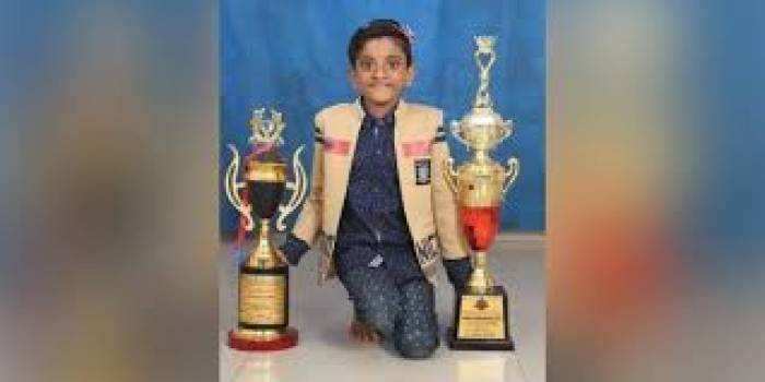 அரியலுாரை சேர்ந்த ஷர்வானிகா உலக 'கேடட்' செஸ்,  சாம்பியன்ஷிப்பில், 'தங்கம்' வென்றார்.