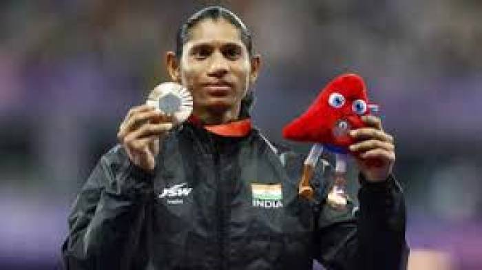 மாற்றுத்திறனாளிகளுக்கான விர்டஸ் உலக தடகள சாம்பியன் ஷிப்பில் தங்கம் வென்று புதிய சாதனை   படைத்தார் தீப்தி  ஜீவன்ஜி.