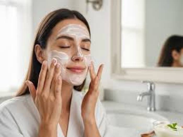 உடலுக்கு ஆரோக்கியம் அளிக்கும் தயிர், சரும பராமரிப்பிற்கும் உதவுகிறது.