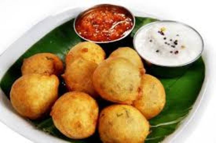 உளுந்து போண்டா .