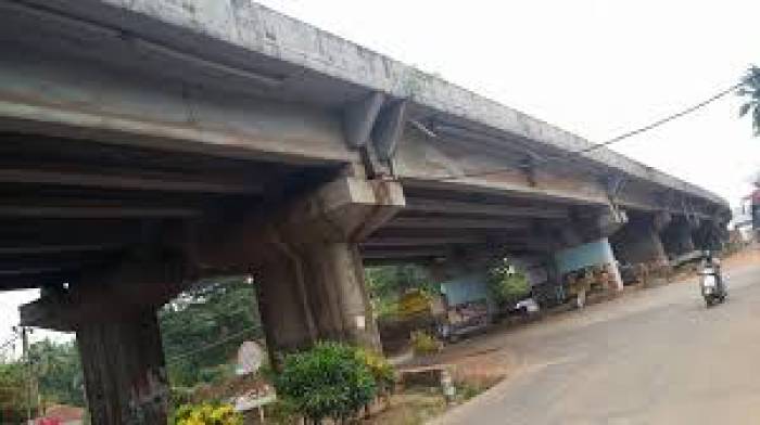 தொடரும் விபத்துகளால்ரயில்வே மேம்பாலத்தில்   சென்டர் மீடியன் இரவு நேர ரிப்ளக்டர்கள் அமைத்து பாதுகாக்க வேண்டும்.