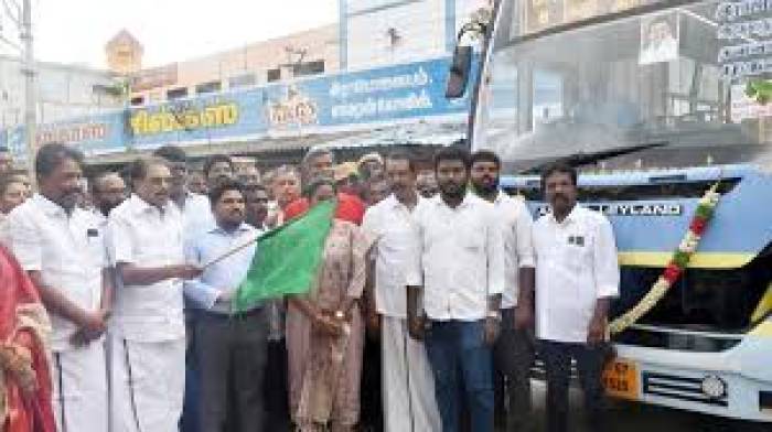 ராஜபாளையம் பயணிகள் முழு பயன்பாட்டிற்கு வராத பஸ் ஸ்டாண்ட்டினால் அவதி  .