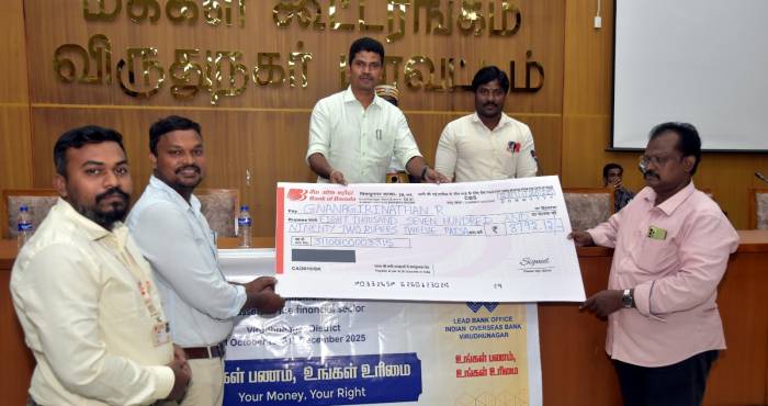 வங்கிகள் மற்றும் காப்பீட்டு நிறுவனங்களில், உரிமை கோரப்படாத ரூ. 7.74 இலட்சம் வைப்புத் தொகையினை, உரிய 17-பயனாளிகளுக்கு மாவட்ட ஆட்சித்தலைவர் அவர்கள் வழங்கினார்.