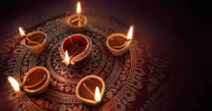 பரணி தீபத்தை நம் வீட்டில் ஏற்றினால் நம் முன்னோர்களின் ஆசி கிடைப்பதோடு, பஞ்ச பூதங்களை வழிபட்ட புண்ணியம் கிடைக்கும்.