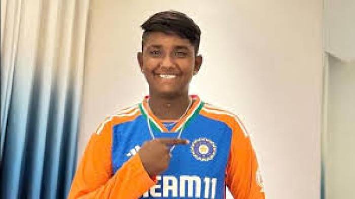 கிரிக்கெட் இந்திய பெண்கள் அணியில் இடம் பெற்றுள்ள தமிழகத்தின் கமலினி.