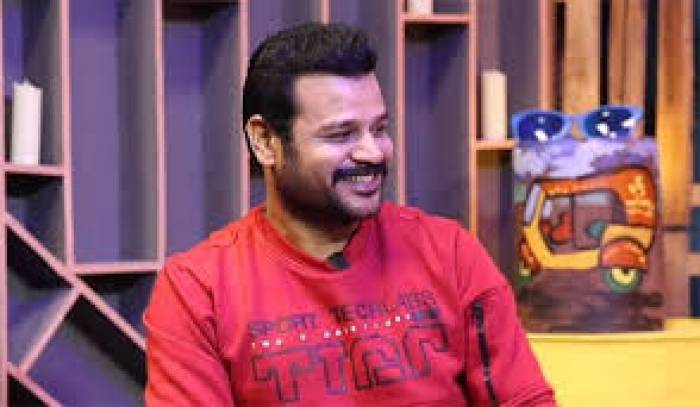 நாயகன் ஆன பாடலாசிரியர் பிரியன்.