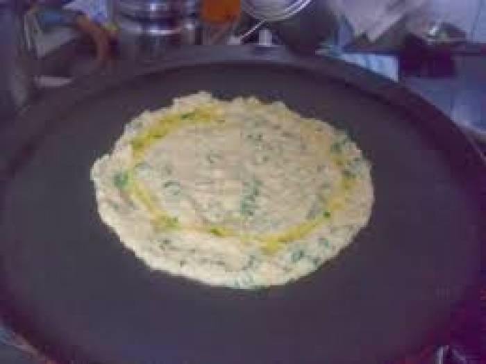வெந்தயக்கீரை பாசிப்பருப்பு அடை.