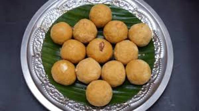 பயத்தம் பருப்பு லட்டு சுவை கூட.....
