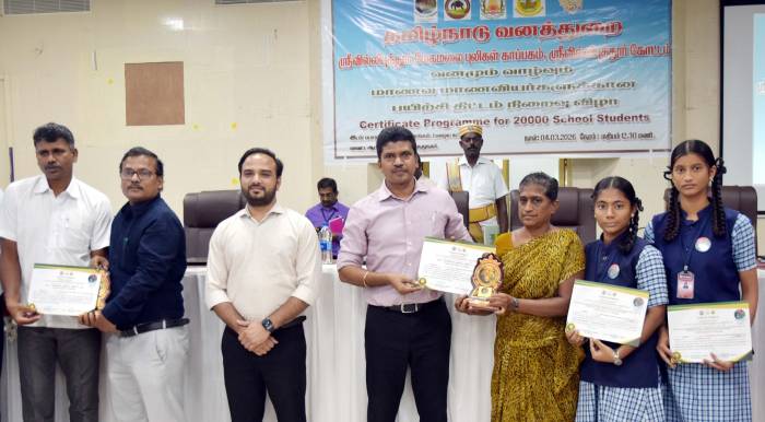 வனமும், வாழ்வும் பயிற்சி நிறைவுச் சான்றிதழ் வழங்கும் விழா மாவட்ட ஆட்சித்தலைவர் அவர்கள் தலைமையில் நடைபெற்றது.