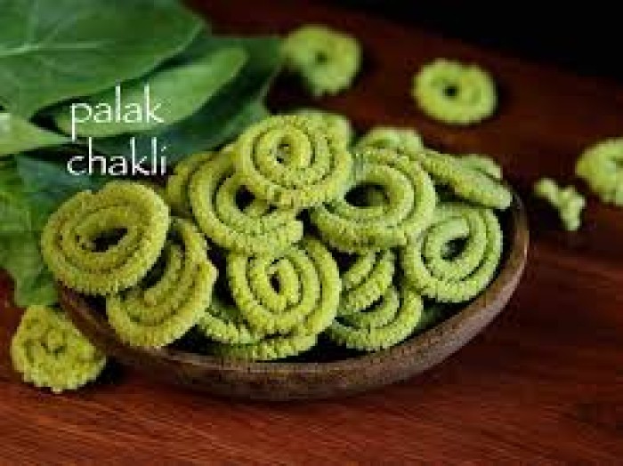 பாலக் முறுக்கு.