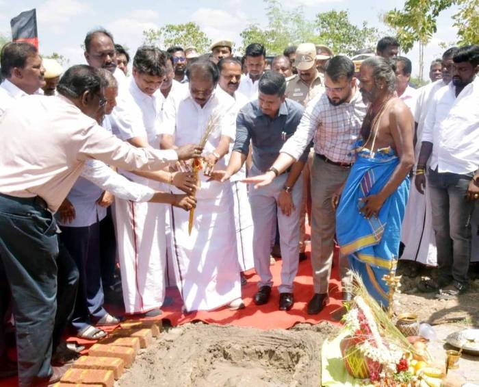 தமிழ்நாடு மின் பகிர்மான கழகம்(விருதுநகர் மின்பகிர்மான வட்டம்)சார்பில் ரூ.6.99 கோடி மதிப்பில் புதிய துணை மின் நிலையம் அமைக்கும் பணிகளுக்கு  அமைச்சர்  அவர்கள் அடிக்கல் நாட்டி பணிகளை தொடங்கி வைத்தார்.