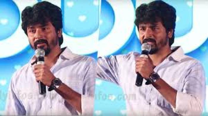 என் தந்தை இறக்கவில்லை என நினைத்துக் கொண்டேன்