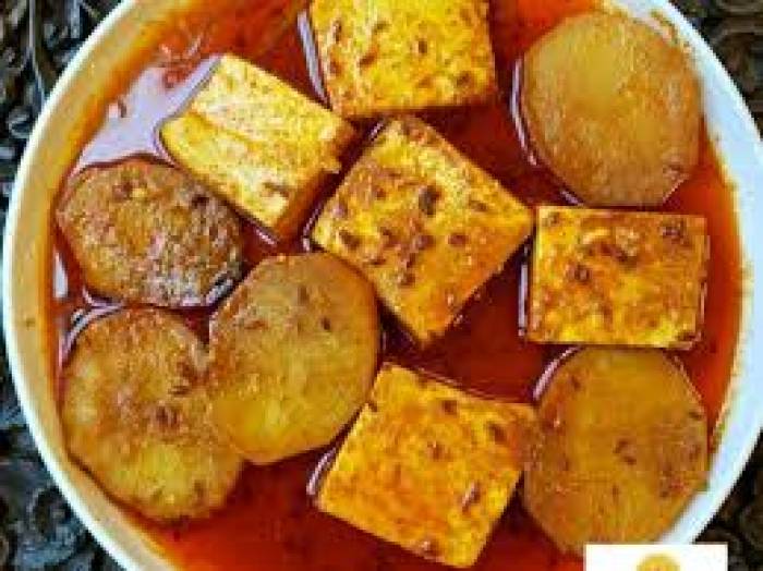 பன்னீர் மற்றும் உருளைக்கிழங்கு கிரேவி (Aloo Paneer Gravy)