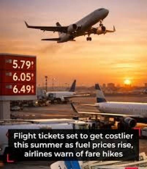 விமான டிக்கெட் விலை அதிரடியாக உயர்ந்துள்ளது. விமான எரிபொருள் விலை உயர்வு காரணம்.