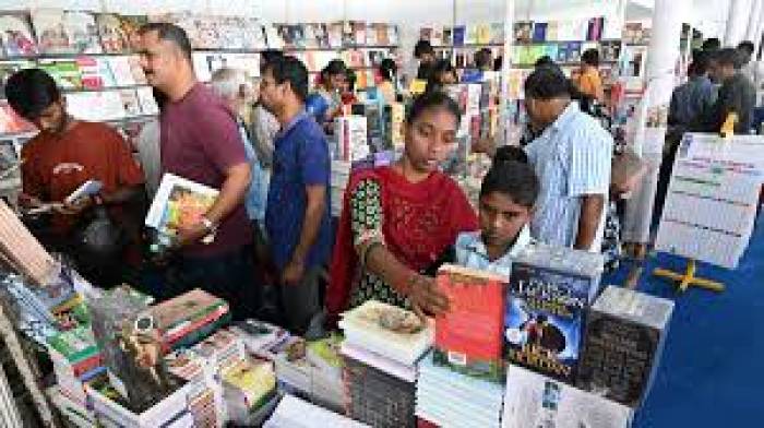 ராஜபாளையம் காந்தி கலை மன்றத்தில் புத்தக கண்காட்சி .